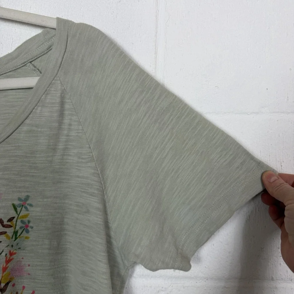 Casual Gray Graphic Tee - Picture 6 of 11